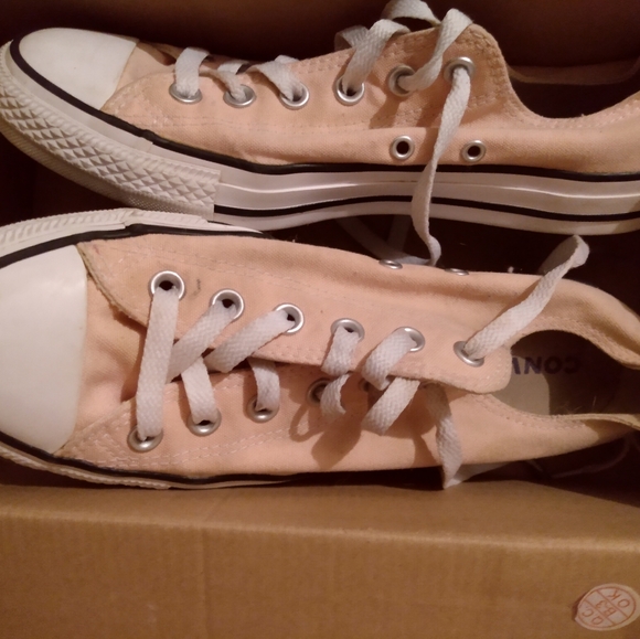 Converse - Picture 2 of 2